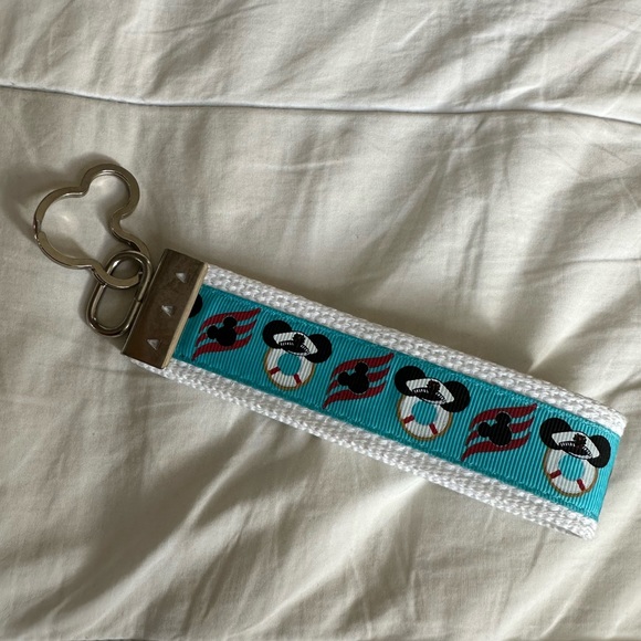 NEW Disney Cruise Nautical Mickey Mouse Wristlet KeyChain - Picture 1 of 2